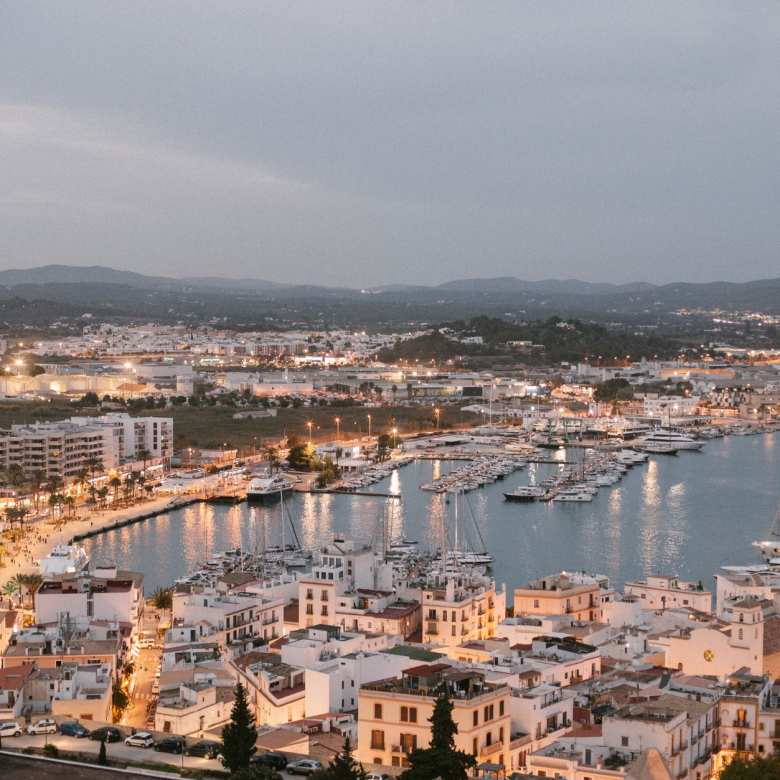 Roca Llisa vs. Can Furnet: ¿Cuál es la mejor urbanización privada de Ibiza?