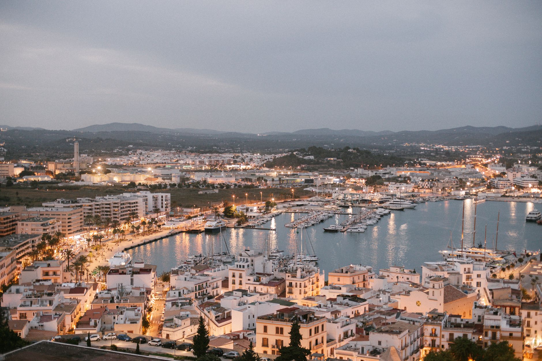 Roca Llisa vs. Can Furnet: ¿Cuál es la mejor urbanización privada de Ibiza?